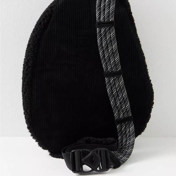 NWTS KAVU ROPE SNUG SLING BAG - Picture 6 of 7